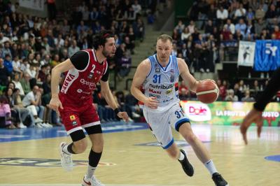 TREVISO 23 03 2025 LBA CAMPIONATO 2024-2025 NUTRIBULLET TREVISO BASKET - OPENJOBMETIS VARESE