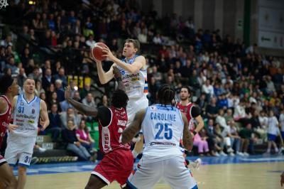 TREVISO 23 03 2025 LBA CAMPIONATO 2024-2025 NUTRIBULLET TREVISO BASKET - OPENJOBMETIS VARESE