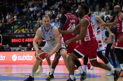 TREVISO 23 03 2025 LBA CAMPIONATO 2024-2025 NUTRIBULLET TREVISO BASKET - OPENJOBMETIS VARESE